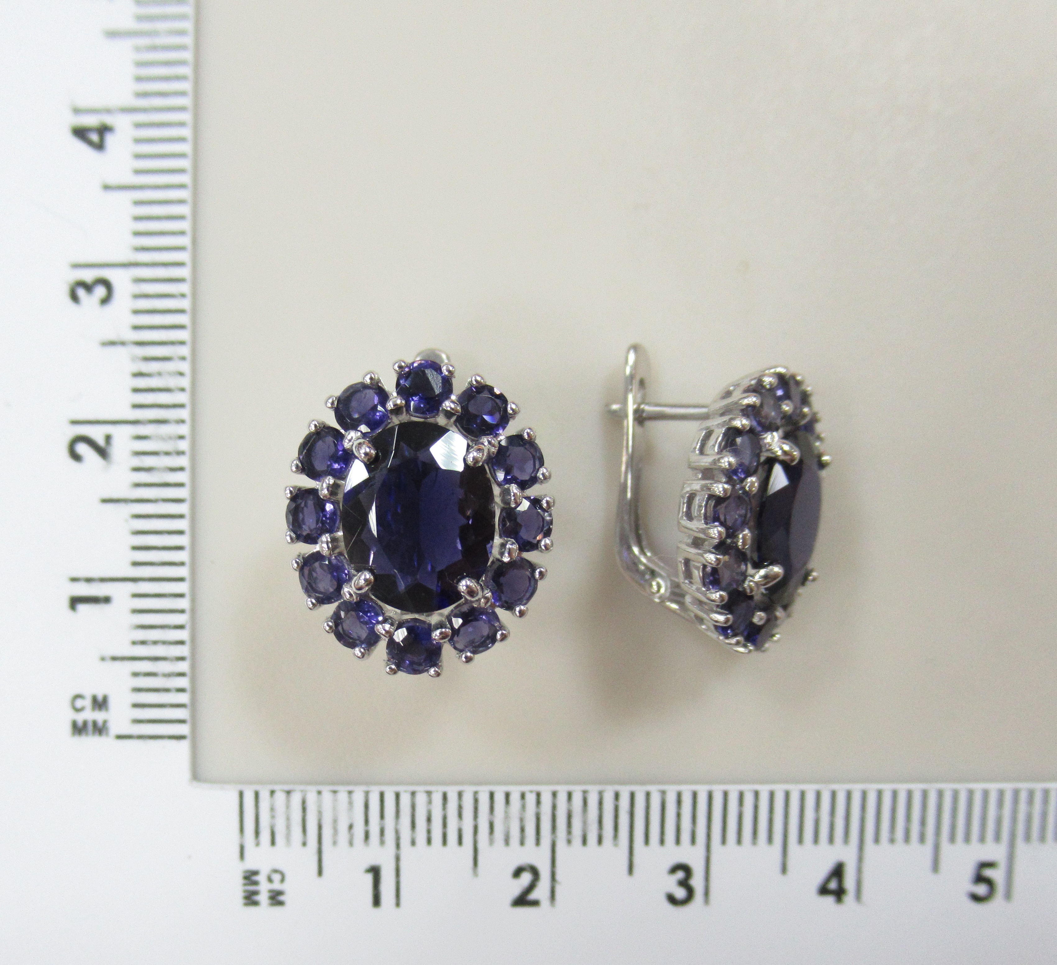 Серебряные серьги с иолитами "Цветы"